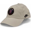 bezowa-czapka-z-zakrzywionym-daszkiem-regulowana-z-organicznej-bawelny-atlanta-braves-mlb-marki-nike-model-club-unstructured