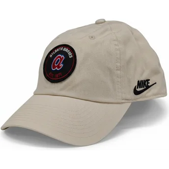 Beżowa czapka z zakrzywionym daszkiem, regulowana, z organicznej bawełny, Atlanta Braves MLB, marki Nike, model Club Unstructure