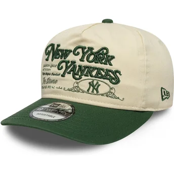 Gorra curva beige y verde ajustable 19TWENTY Washed Graphic de New York Yankees MLB de New Era