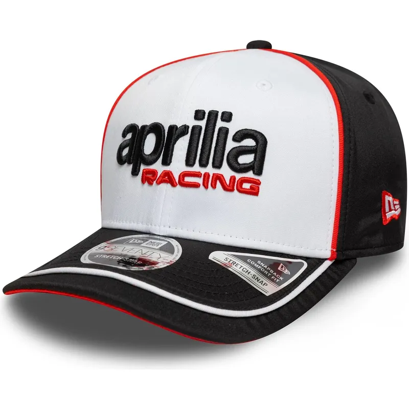 biala-i-czarna-zakrzywiona-czapka-snapback-9seventy-stretch-snap-aprilia-piaggio-od-new-era