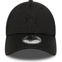 czarna-dopasowana-czapka-z-zakrzywionym-daszkiem-z-czarnym-logo-39thirty-stretch-mesh-new-york-yankees-mlb-new-era