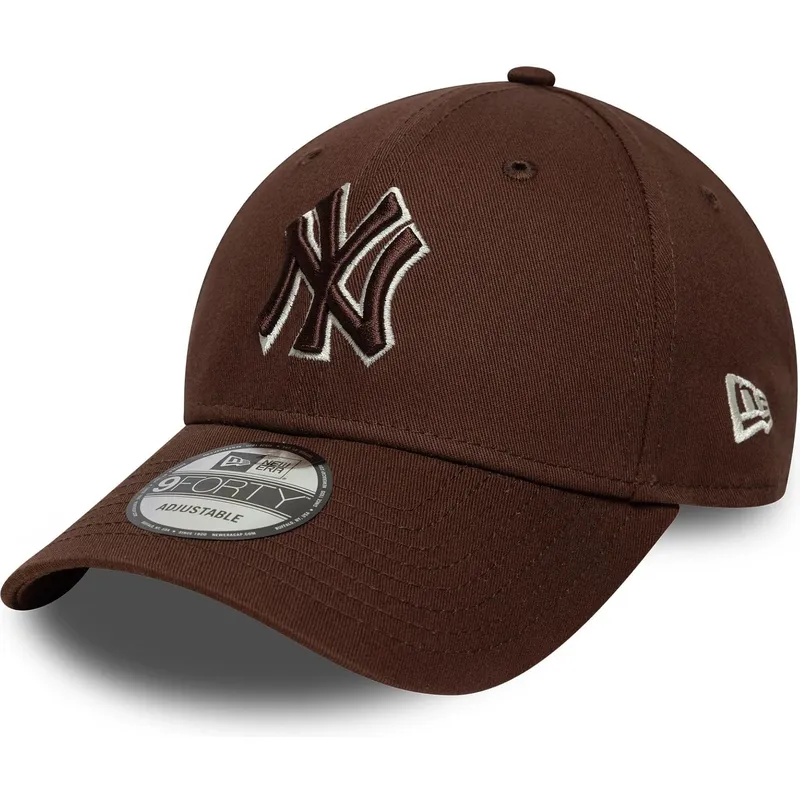 brazowa-regulowana-czapka-z-zakrzywionym-daszkiem-z-brazowym-logo-9forty-outline-new-york-yankees-mlb-new-era