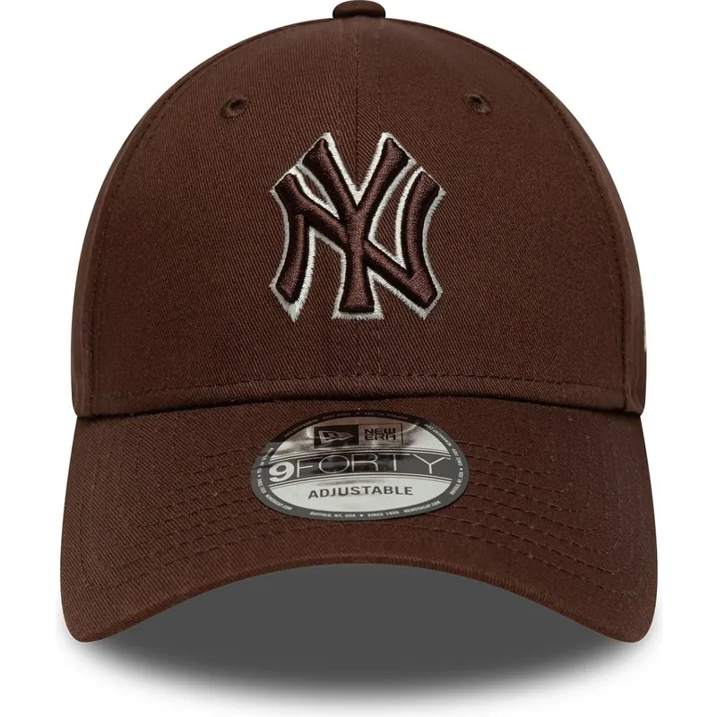 brazowa-regulowana-czapka-z-zakrzywionym-daszkiem-z-brazowym-logo-9forty-outline-new-york-yankees-mlb-new-era