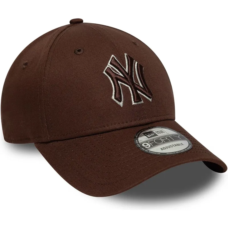brazowa-regulowana-czapka-z-zakrzywionym-daszkiem-z-brazowym-logo-9forty-outline-new-york-yankees-mlb-new-era