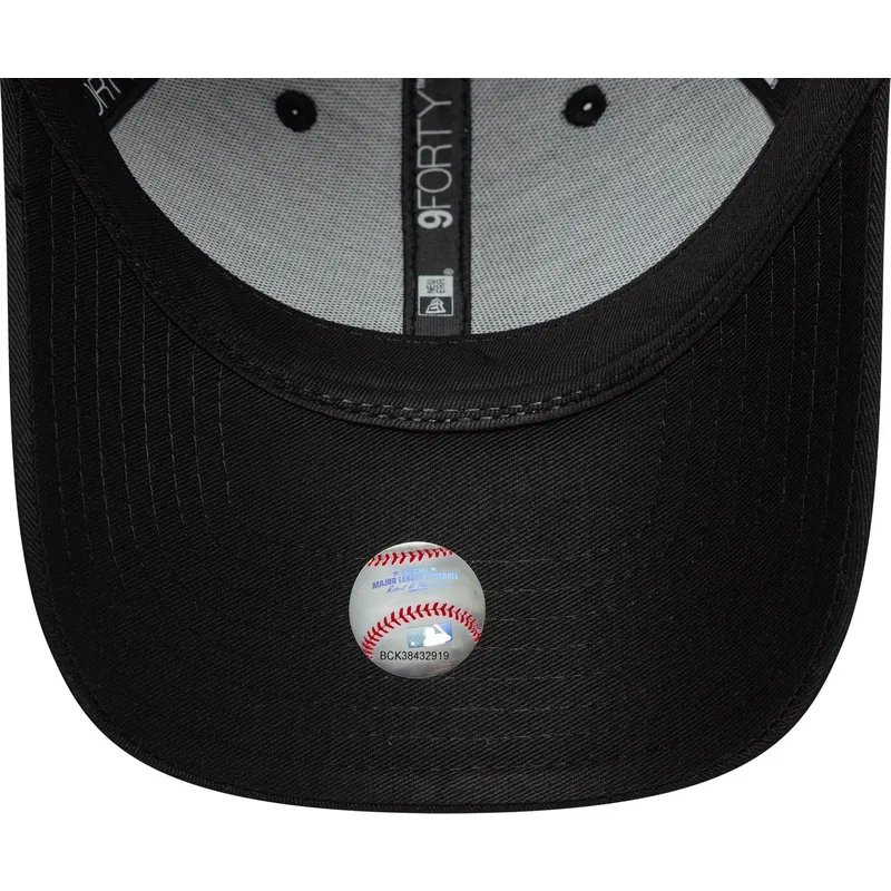 kepure-islenkta-juoda-snapback-9forty-metallic-new-york-yankees-mlb-new-era