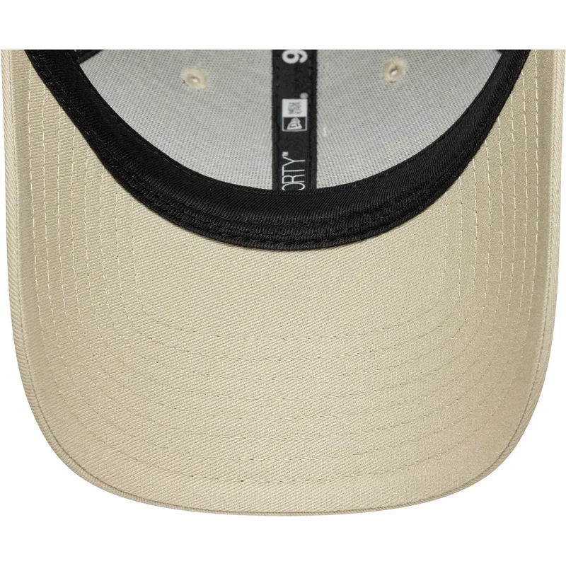 cap-islenkta-beige-adjustable-strap-9forty-seasonal-racing-bulls-f1-team-formula-1-new-era cap-islenkta-beige-adjustable-strap-9forty-seasonal-racing-bulls-f1-team-formula-1-new-era