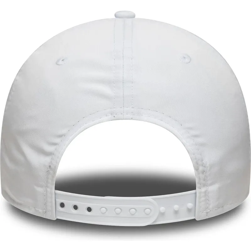 cap-islenkta-white-snapback-9forty-checkerboard-racing-bulls-f1-team-formula-1-new-era