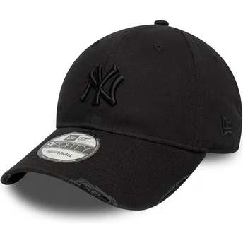 Czarna regulowana czapka z zakrzywionym daszkiem z czarnym logo 9FORTY Wash Distress New York Yankees MLB New Era