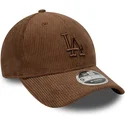 brazowa-regulowana-czapka-z-zakrzywionym-daszkiem-z-brazowym-logo-9forty-m-crown-cord-los-angeles-dodgers-mlb-od-new-era