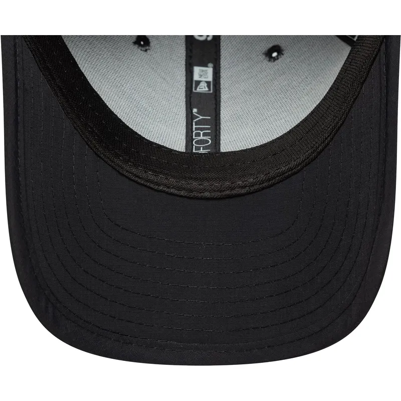kepure-islenkta-juoda-reguliuojama-juostele-9forty-m-crown-sport-new-era