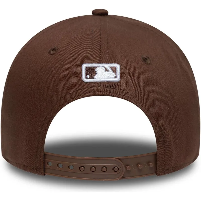cap-islenkta-brown-snapback-9forty-m-crown-new-york-yankees-mlb-new-era