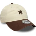 gorra-curva-beige-y-marron-ajustable-9twenty-mini-washed-de-new-york-yankees-mlb-de-new-era