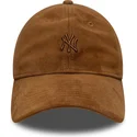 cap-islenkta-brown-adjustable-strap-9twenty-suede-new-york-yankees-mlb-new-era