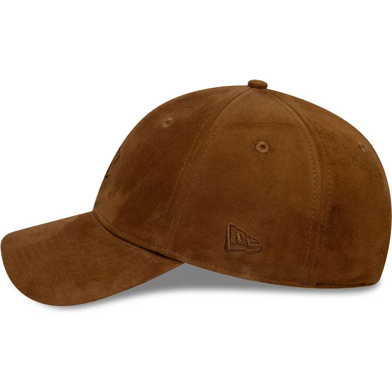 cap-islenkta-brown-adjustable-strap-9twenty-suede-new-york-yankees-mlb-new-era