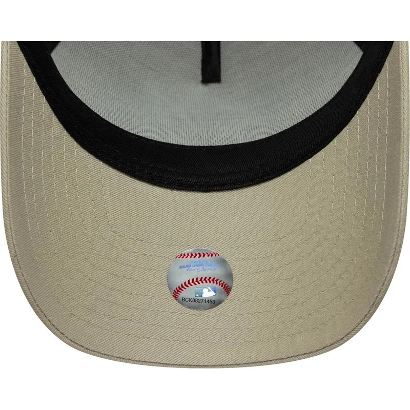 czapka-trucker-bezowa-z-brazowym-logo-a-frame-league-essential-new-york-yankees-mlb-new-era