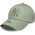 new-era-curved-brim-women-green-logo-9forty-league-essential-new-york-yankees-mlb-light-green-adjustable-cap