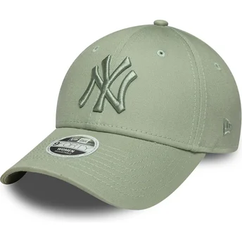New Era Curved Brim Women Green Logo 9FORTY League Essential New York Yankees MLB Light Green Adjustable Cap