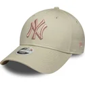 kepure-islenkta-smelio-reguliuojamas-rosa-9forty-league-essential-new-york-yankees-mlb-new-era