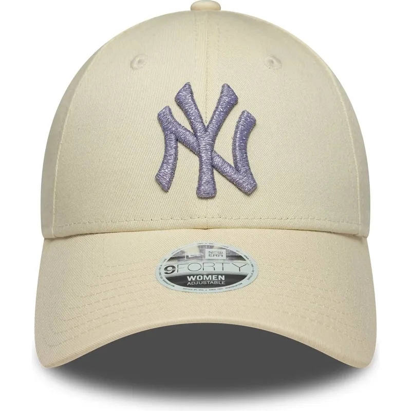 bezowa-regulowana-czapka-z-zakrzywionym-daszkiem-z-fioletowym-logo-dla-kobiet-9forty-metallic-logo-new-york-yankees-mlb-new-era
