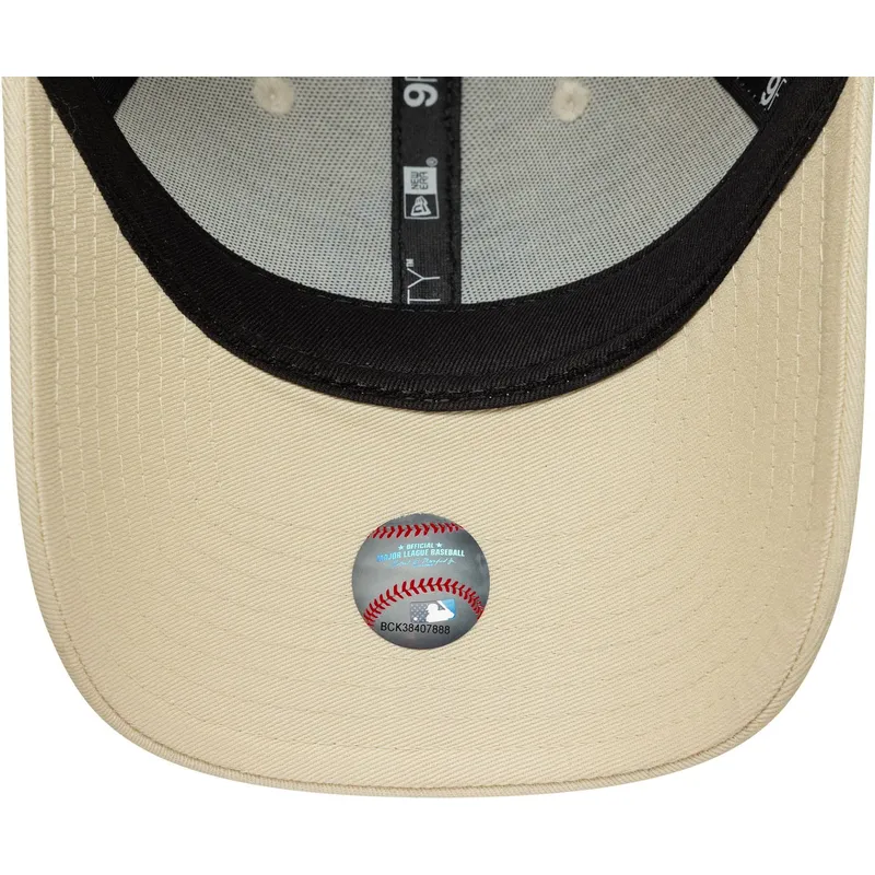 cap-islenkta-beige-adjustable-strap-9forty-metallic-new-york-yankees-mlb-new-era