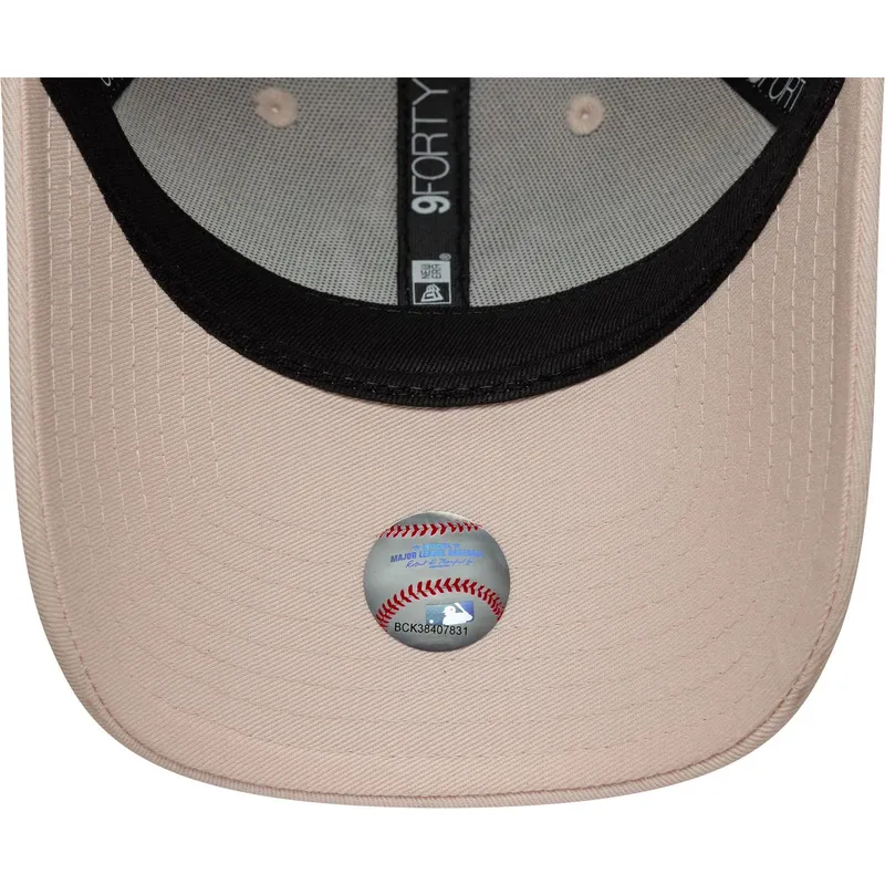kepure-islenkta-rozine-reguliuojama-juostele-9forty-metallic-new-york-yankees-mlb-new-era