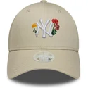 gorra-curva-beige-ajustable-para-mujer-9forty-floral-icon-de-new-york-yankees-mlb-de-new-era