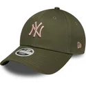 gorra-curva-verde-ajustable-con-logo-rosa-para-mujer-9forty-league-essential-midi-de-new-york-yankees-mlb-de-new-era