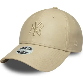Gorra curva beige ajustable con logo beige para mujer 9FORTY PU de New York Yankees MLB de New Era