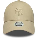 new-era-curved-brim-women-9forty-pu-new-york-yankees-mlb-beige-adjustable-cap-with-beige-logo