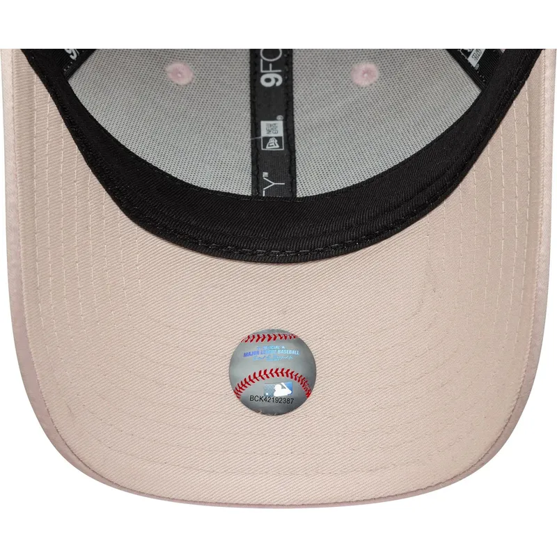 cap-islenkta-pink-adjustable-strap-9forty-satin-new-york-yankees-mlb-new-era