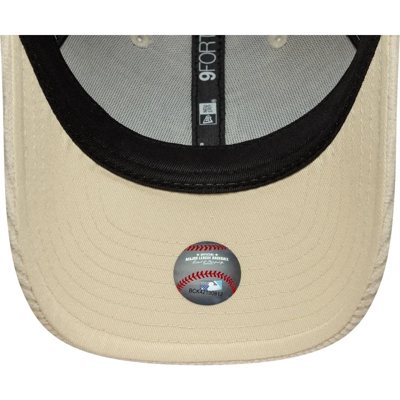 bezowa-regulowana-czapka-z-daszkiem-z-bezowym-logo-dla-kobiet-9forty-m-crown-pastel-cord-los-angeles-dodgers-mlb-new-era