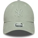 gorra-curva-verde-claro-ajustable-con-logo-verde-para-mujer-9forty-m-crown-pastel-cord-de-new-york-yankees-mlb-de-new-era