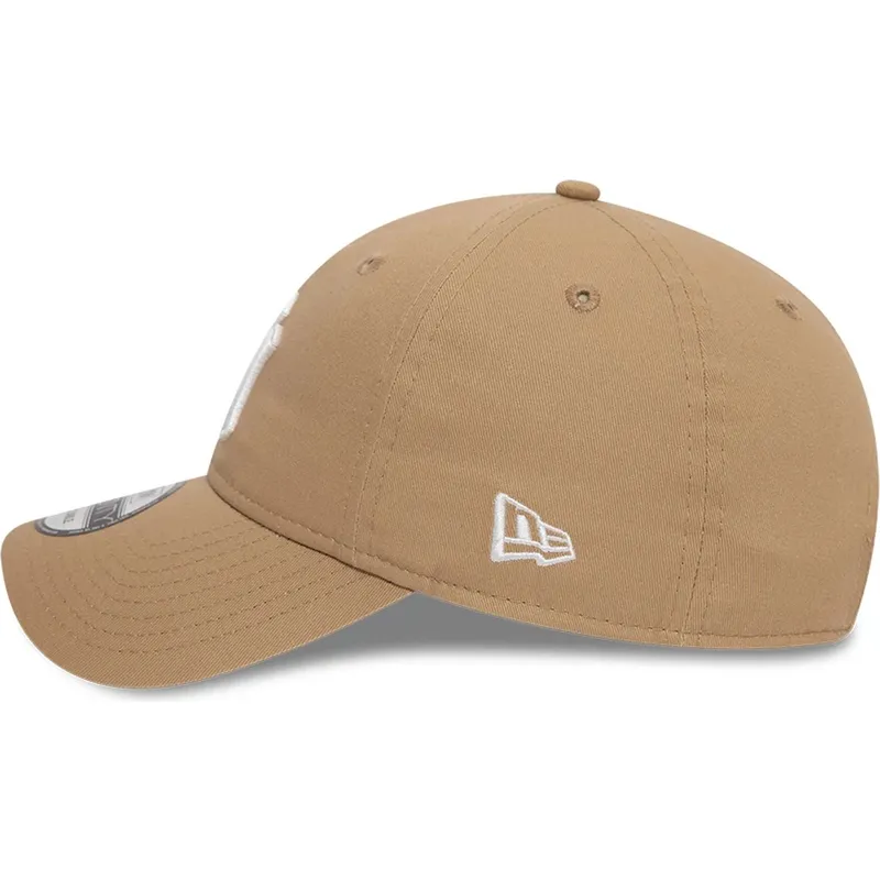 kepure-islenkta-ruda-reguliuojama-juostele-claro-9twenty-league-essential-new-york-yankees-mlb-new-era