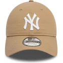 cap-islenkta-brown-adjustable-strap-claro-9twenty-league-essential-new-york-yankees-mlb-new-era