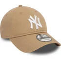 gorra-curva-marron-claro-ajustable-9twenty-league-essential-de-new-york-yankees-mlb-de-new-era