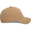 cap-islenkta-brown-adjustable-strap-claro-9twenty-league-essential-new-york-yankees-mlb-new-era