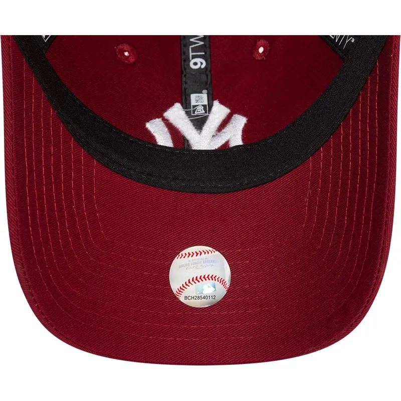 kepure-islenkta-raudona-reguliuojama-juostele-9twenty-league-essential-new-york-yankees-mlb-new-era
