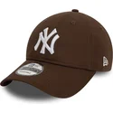 cap-islenkta-brown-adjustable-strap-9twenty-league-essential-new-york-yankees-mlb-new-era