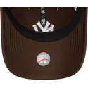 cap-islenkta-brown-adjustable-strap-9twenty-league-essential-new-york-yankees-mlb-new-era