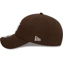 cap-islenkta-brown-adjustable-strap-9twenty-league-essential-new-york-yankees-mlb-new-era