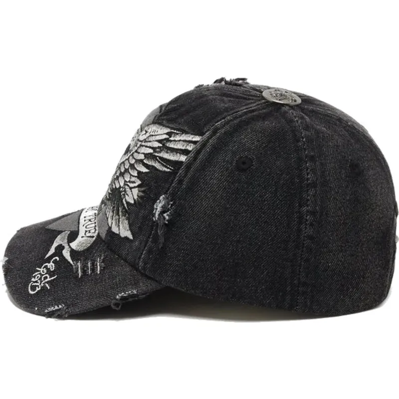kepure-islenkta-juoda-reguliuojamas-brave-hearts-ed-hardy
