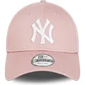 kepure-islenkta-rozine-reguliuojama-juostele-claro-9forty-league-essential-new-york-yankees-mlb-new-era