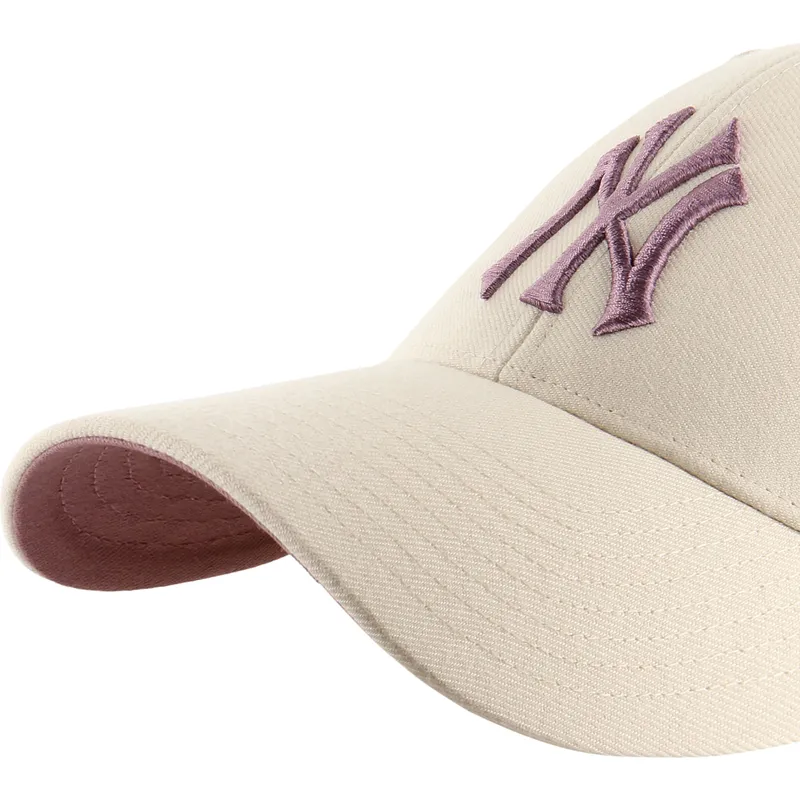 bezowa-czapka-z-daszkiem-snapback-z-fioletowym-logo-mvp-ballpark-new-york-yankees-mlb-od-47-brand