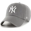 gorra-curva-gris-ajustable-clean-up-no-loop-label-de-new-york-yankees-mlb-de-47-brand