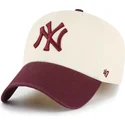 bezowo-bordowa-regulowana-czapka-z-daszkiem-clean-up-two-tone-no-loop-label-new-york-yankees-mlb-od-47-brand