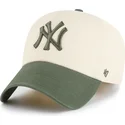 gorra-curva-beige-y-verde-ajustable-clean-up-two-tone-no-loop-label-de-new-york-yankees-mlb-de-47-brand