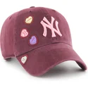kepure-islenkta-raudona-reguliuojamas-clean-up-candy-heart-new-york-yankees-mlb-47-brand