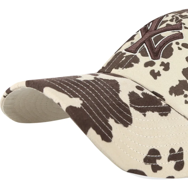 brazowa-regulowana-czapka-z-zakrzywionym-daszkiem-z-brazowym-logo-clean-up-bessie-new-york-yankees-mlb-od-47-brand