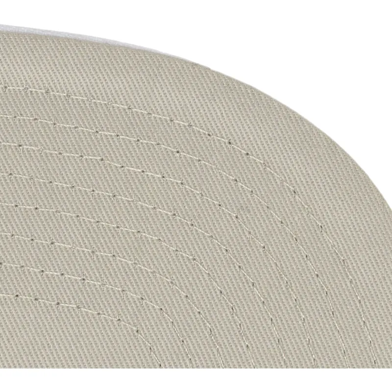 biala-czerwona-i-czarna-plaska-czapka-snapback-old-cut-chicago-bulls-nba-od-mitchell-ness