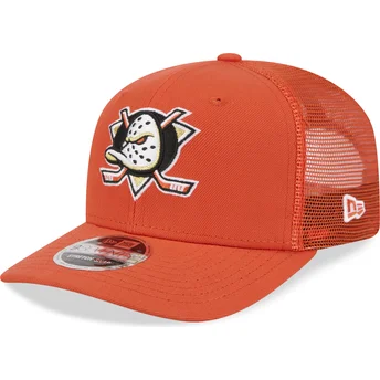 Gorra trucker naranja 9SEVENTY Stretch Snap Evergreen de Anaheim Ducks NHL de New Era